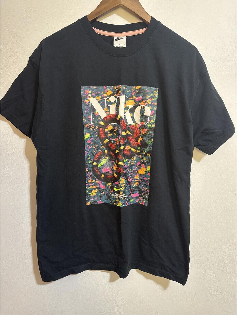 Nike graphic Tee Medium